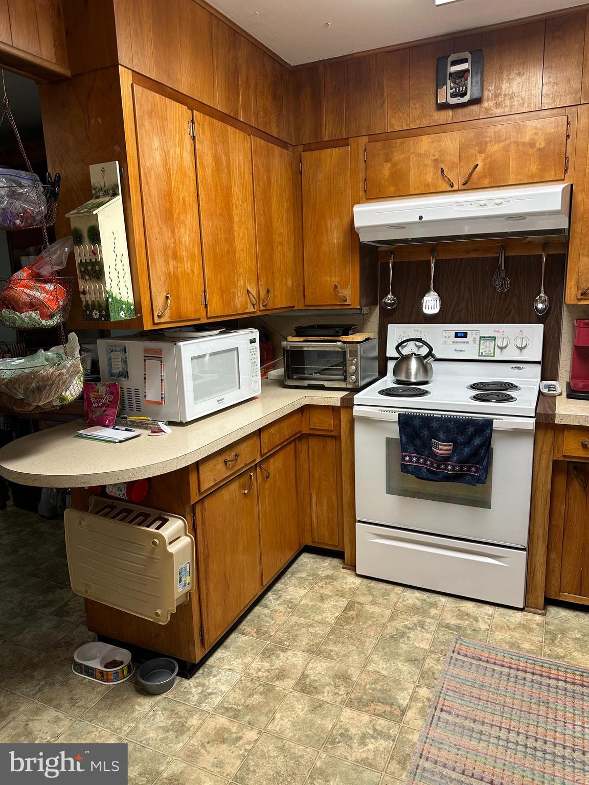 160 Silver Lake Road Bridgeton, NJ 08302 - Photo 13 of 28 a kitchen with a stove a sink and a microwave