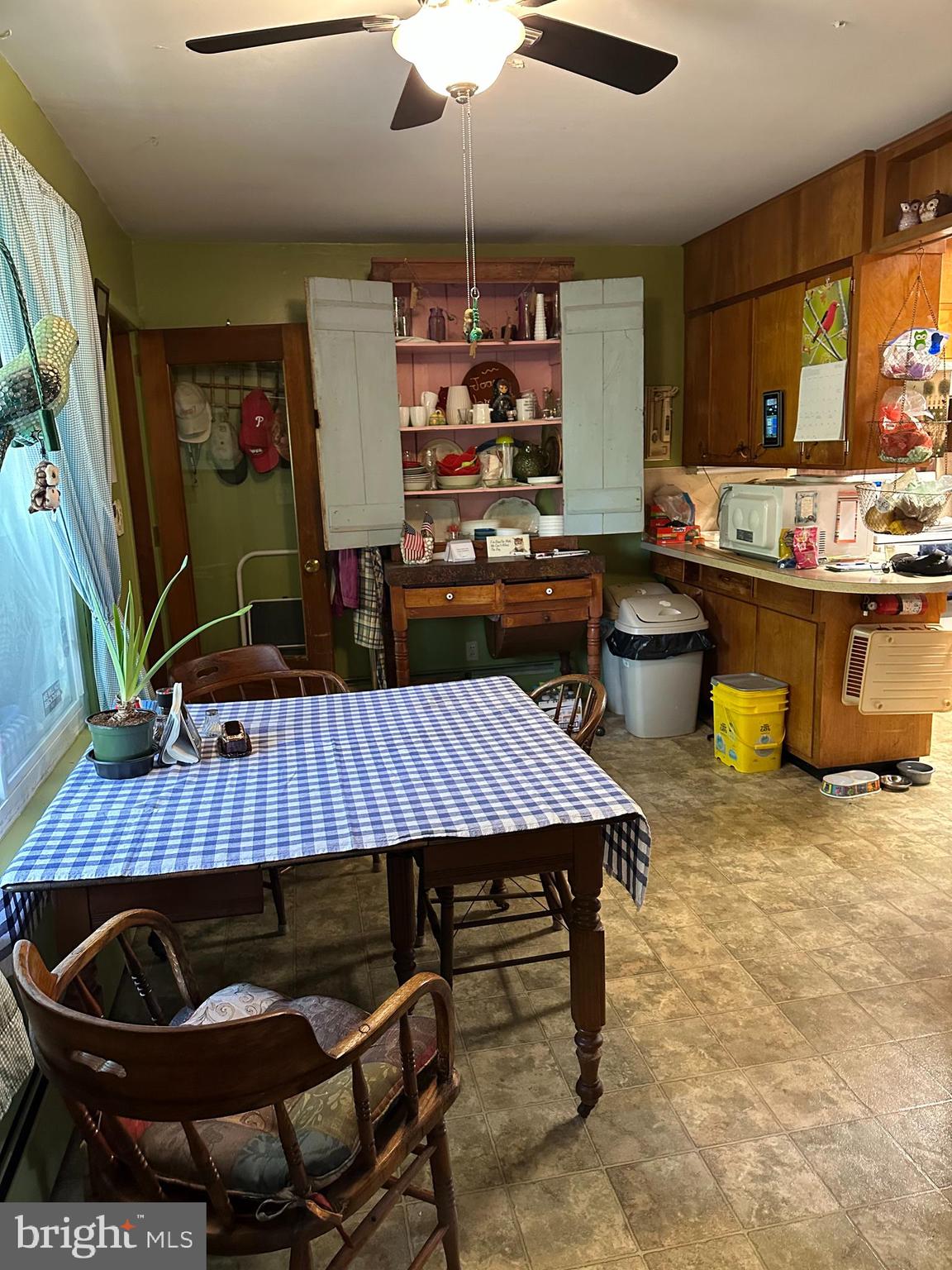 160 Silver Lake Road Bridgeton, NJ 08302 - Photo 18 of 28 a dinning table and chairs in a room
