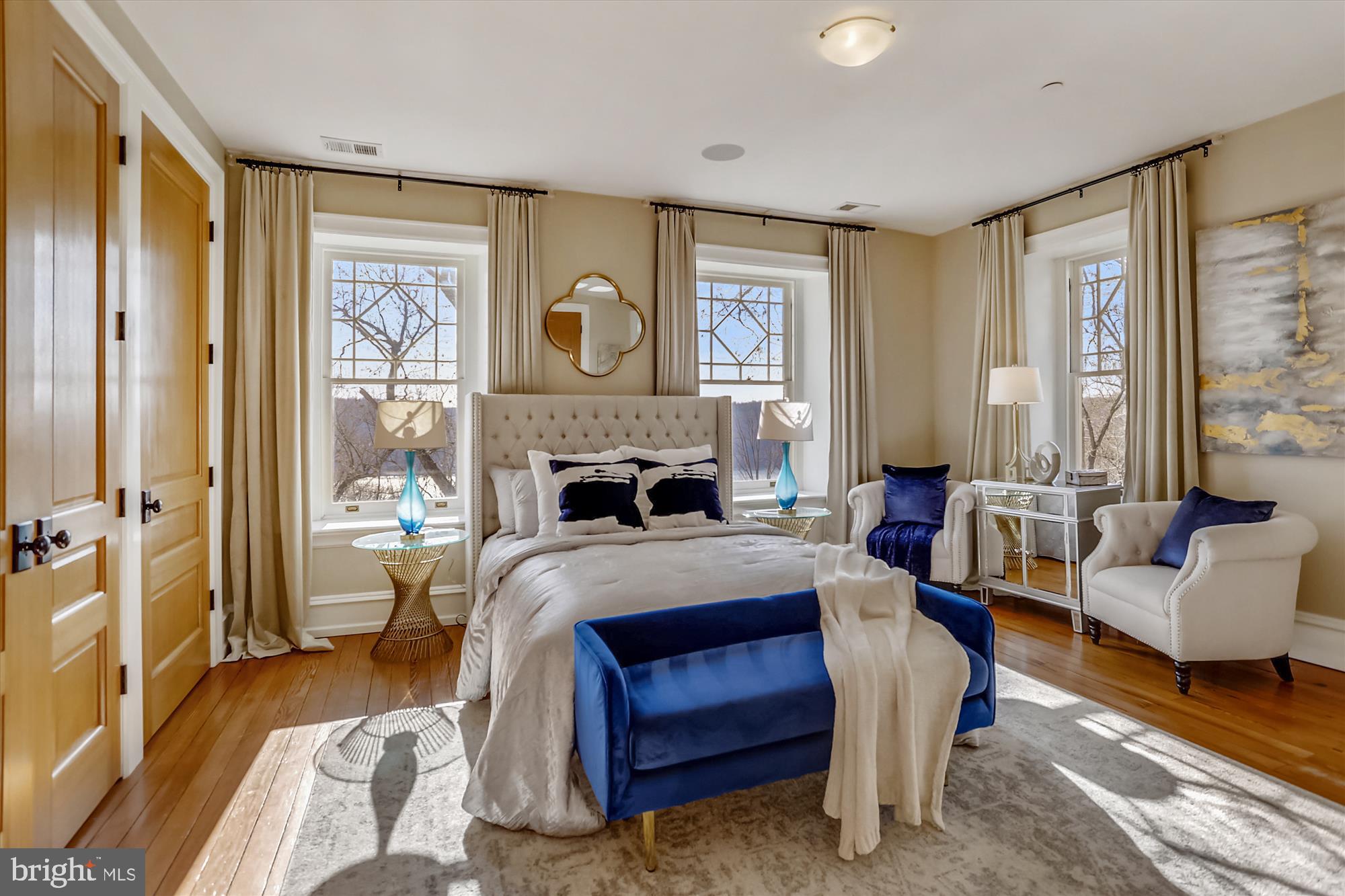 5417 Mohican Road Bethesda, MD 20816 - Photo 40 of 100 a spacious bedroom with a bed and a couch