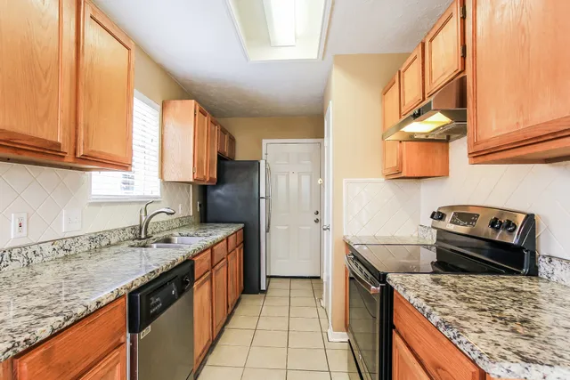 $1,685 | 16146 Coyridge Lane, Houston, TX 77053