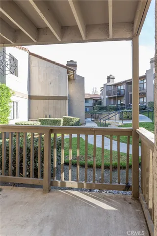 a view of backyard of the house