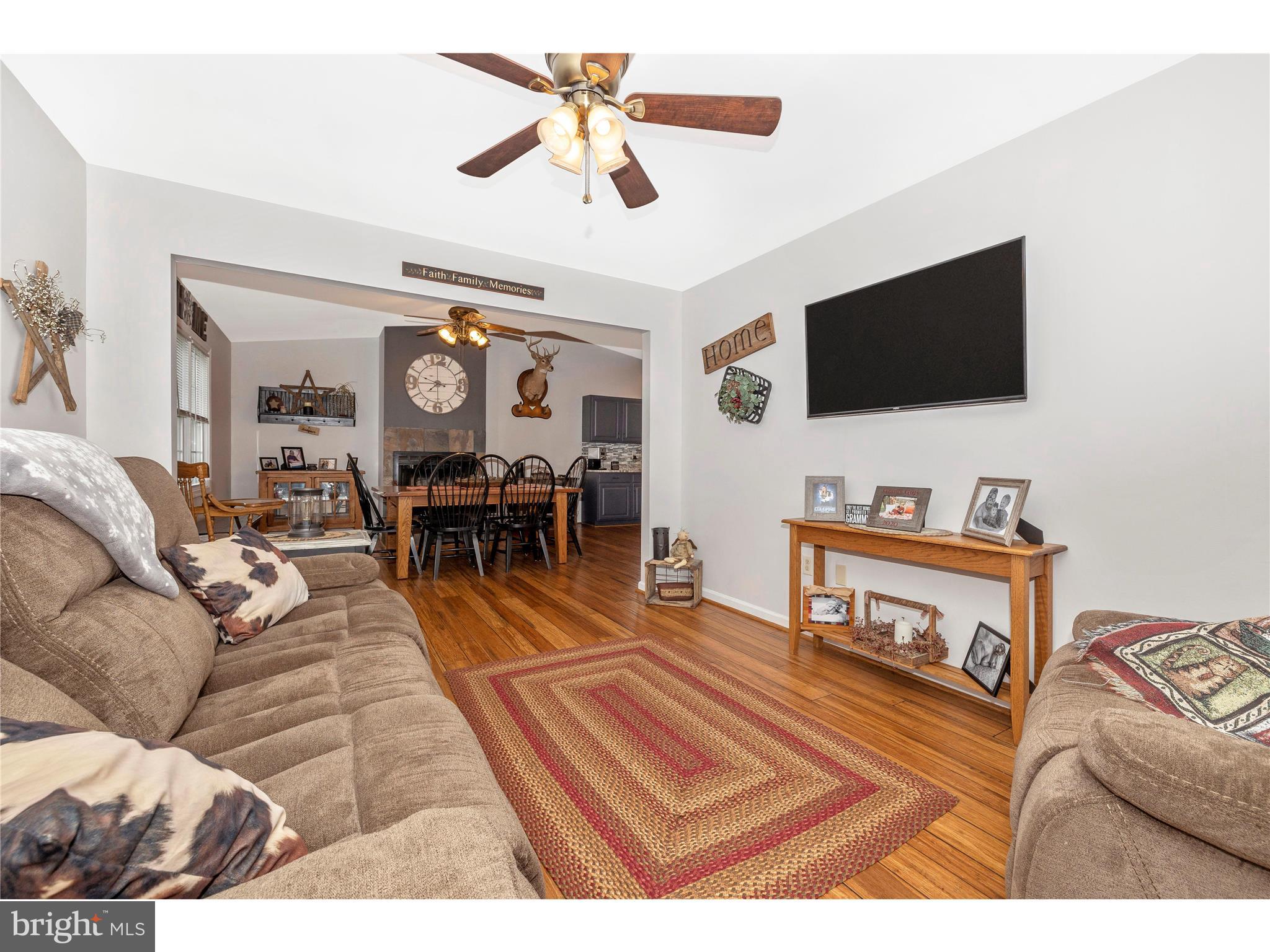 12633 Claybaugh Road Keymar, MD 21757 - Photo 8 of 63 Living Room
