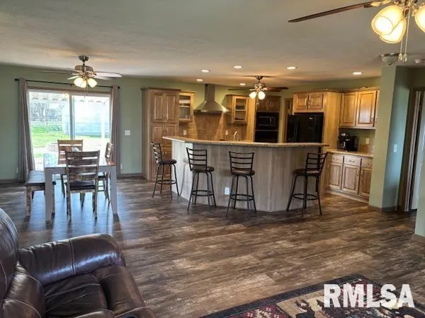 $169,900 | 207 West Grand Avenue, Modesto, IL 62667