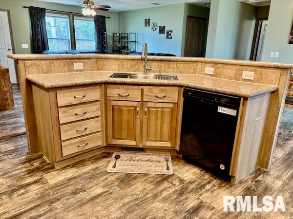 $169,900 | 207 West Grand Avenue, Modesto, IL 62667