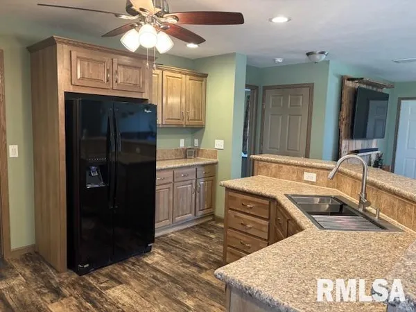 $169,900 | 207 West Grand Avenue, Modesto, IL 62667