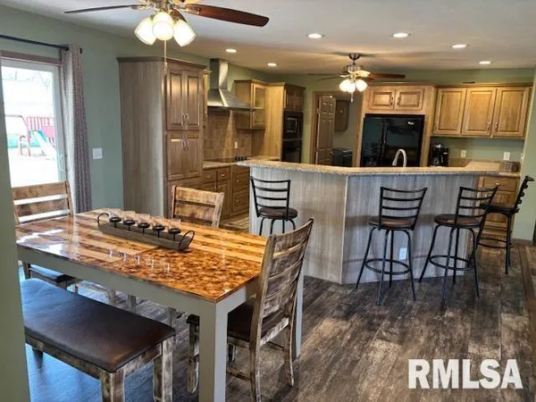 $169,900 | 207 West Grand Avenue, Modesto, IL 62667