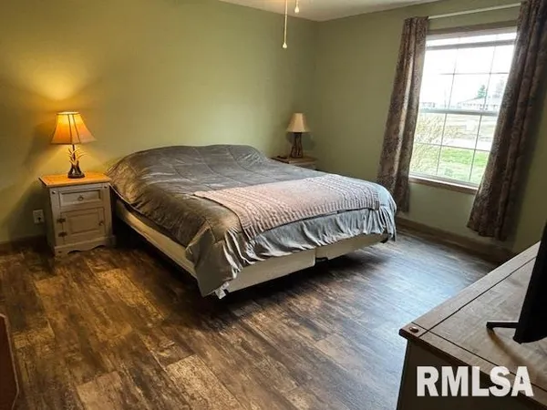 $169,900 | 207 West Grand Avenue, Modesto, IL 62667