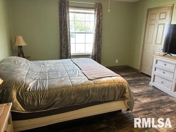 $169,900 | 207 West Grand Avenue, Modesto, IL 62667