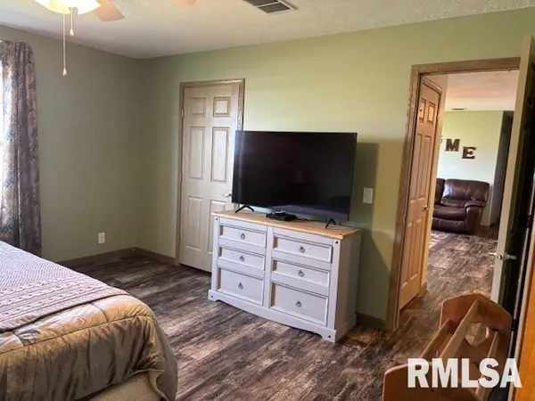 $169,900 | 207 West Grand Avenue, Modesto, IL 62667