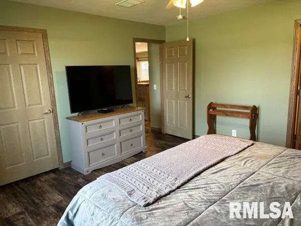 $169,900 | 207 West Grand Avenue, Modesto, IL 62667