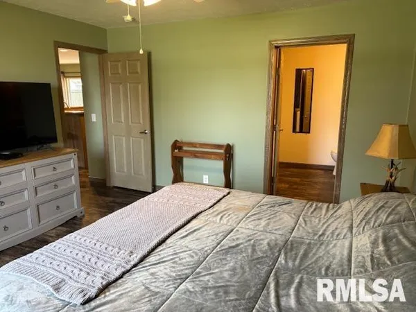 $169,900 | 207 West Grand Avenue, Modesto, IL 62667