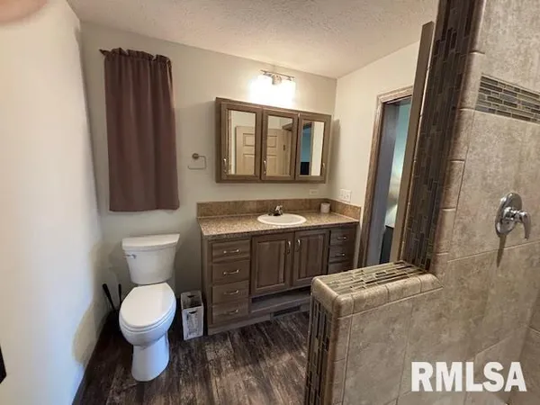 $169,900 | 207 West Grand Avenue, Modesto, IL 62667