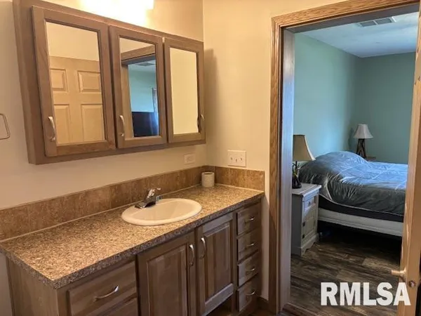 $169,900 | 207 West Grand Avenue, Modesto, IL 62667
