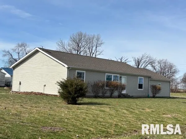 $169,900 | 207 West Grand Avenue, Modesto, IL 62667