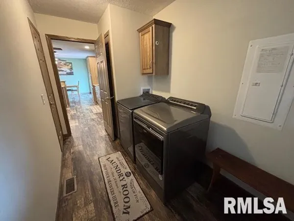 $169,900 | 207 West Grand Avenue, Modesto, IL 62667