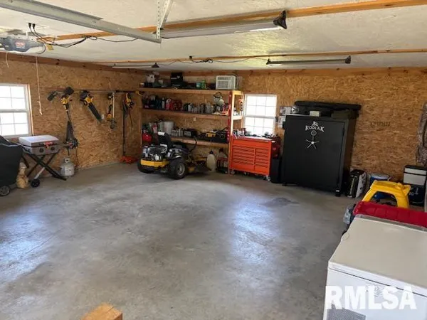 $169,900 | 207 West Grand Avenue, Modesto, IL 62667