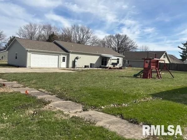 $169,900 | 207 West Grand Avenue, Modesto, IL 62667