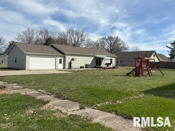 $169,900 | 207 West Grand Avenue, Modesto, IL 62667