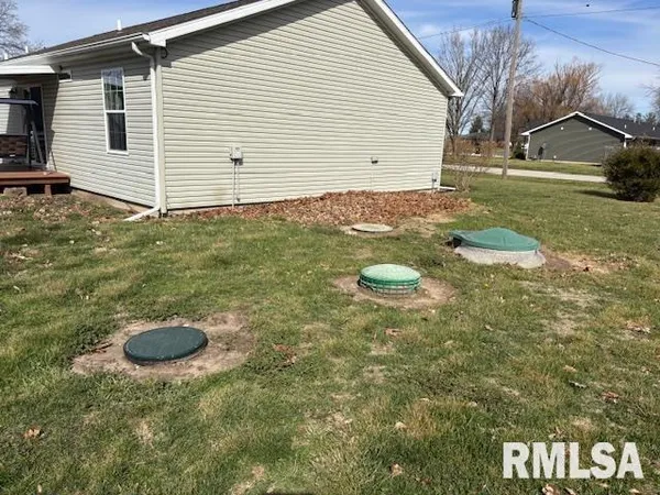 $169,900 | 207 West Grand Avenue, Modesto, IL 62667