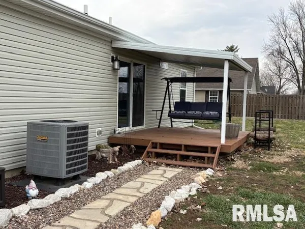 $169,900 | 207 West Grand Avenue, Modesto, IL 62667