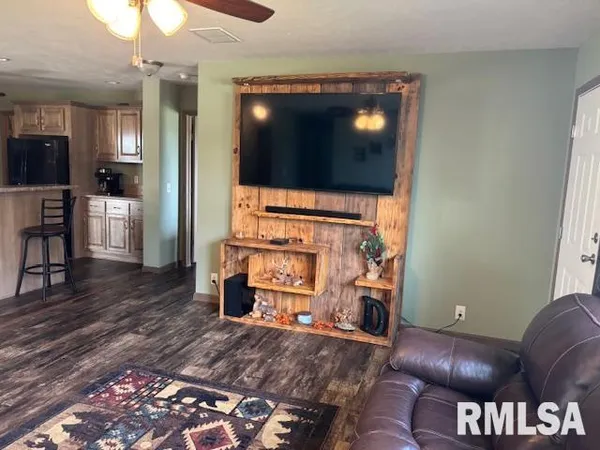 $169,900 | 207 West Grand Avenue, Modesto, IL 62667