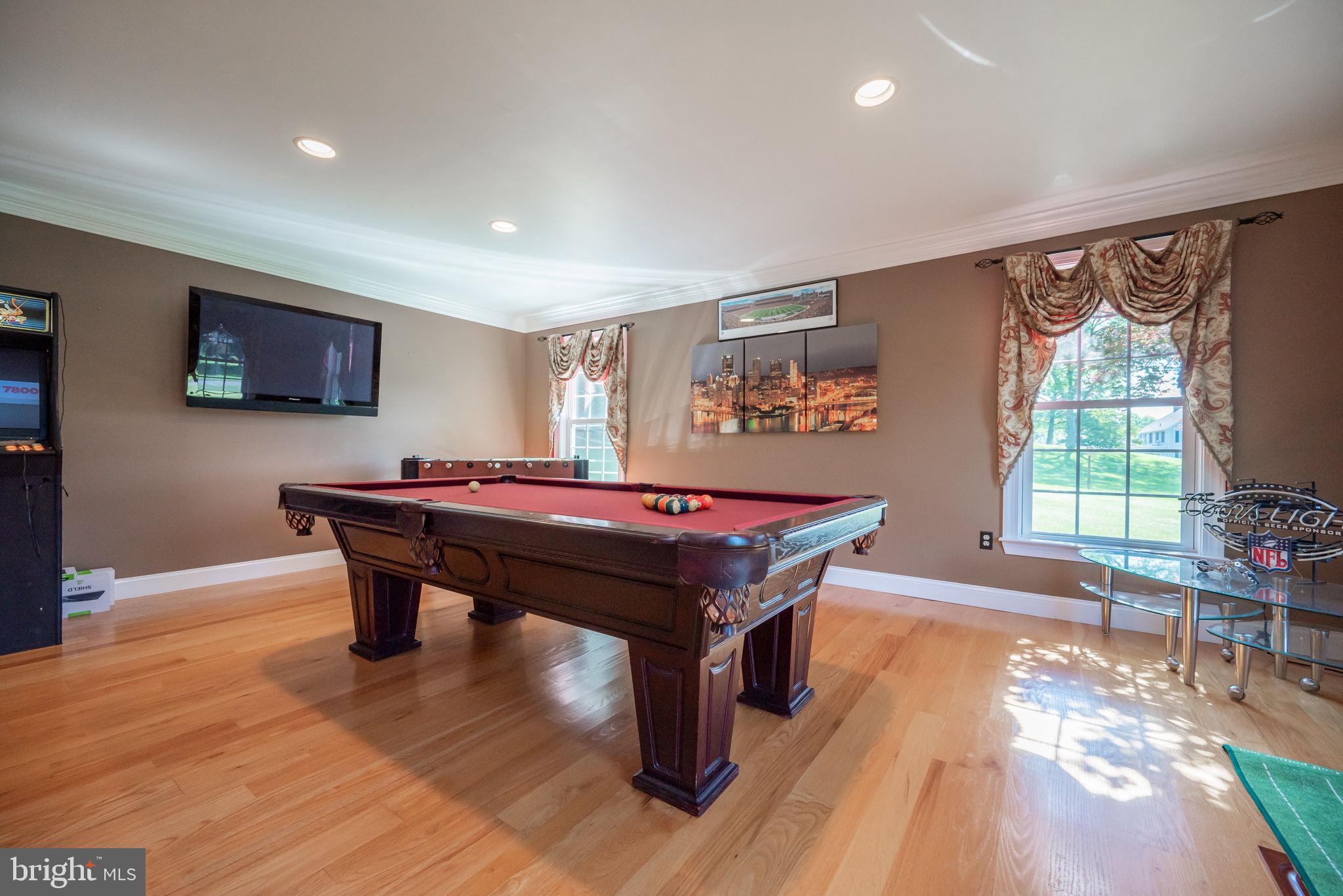 1355 St Peters Road Pottstown, PA 19465 - Photo 6 of 35 Living Room