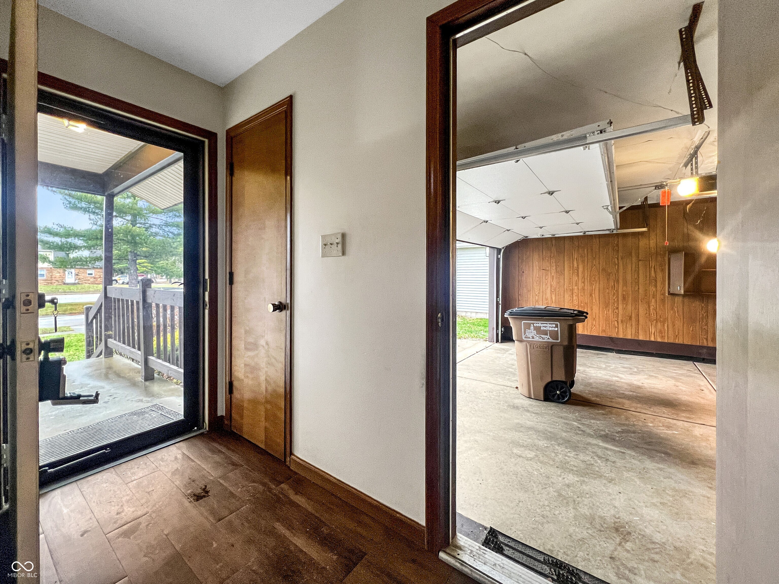 3830 Peppertree Lane Columbus, IN 47203 - Photo 3 of 19