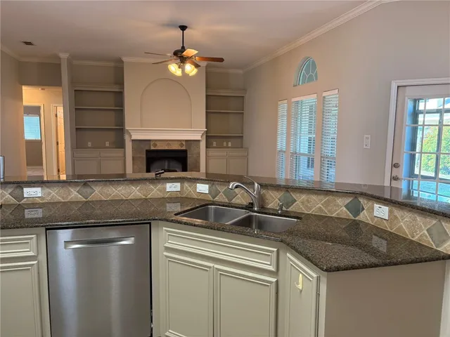 $2,800 | 15325 Dasmarinas Drive, Corpus Christi, TX 78418