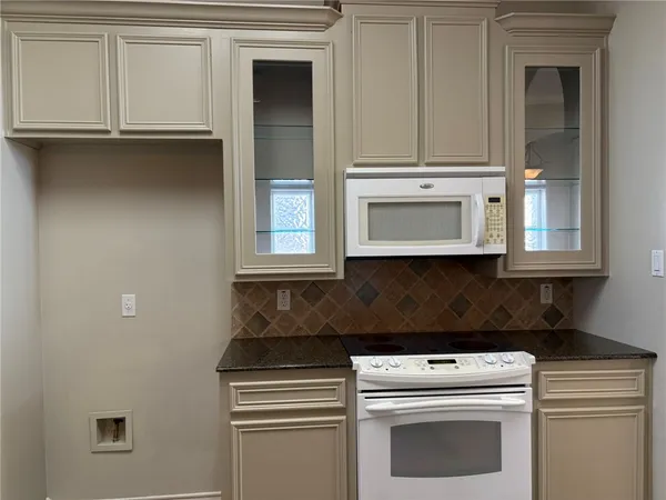 $2,800 | 15325 Dasmarinas Drive, Corpus Christi, TX 78418