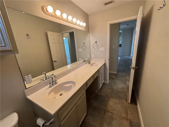 $2,800 | 15325 Dasmarinas Drive, Corpus Christi, TX 78418