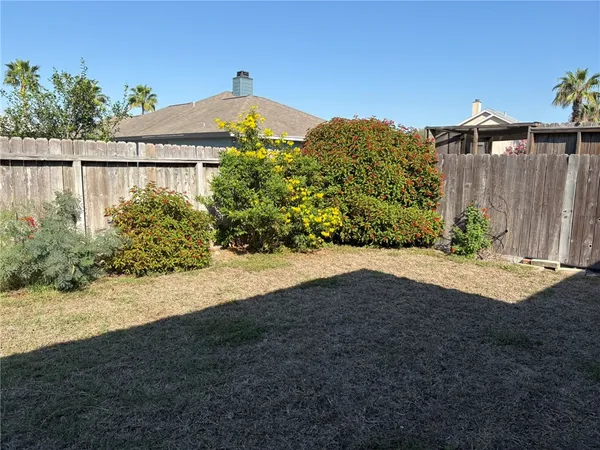 $2,800 | 15325 Dasmarinas Drive, Corpus Christi, TX 78418
