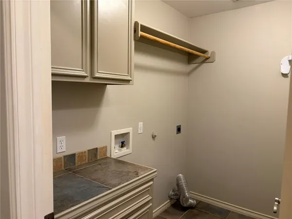 $2,800 | 15325 Dasmarinas Drive, Corpus Christi, TX 78418