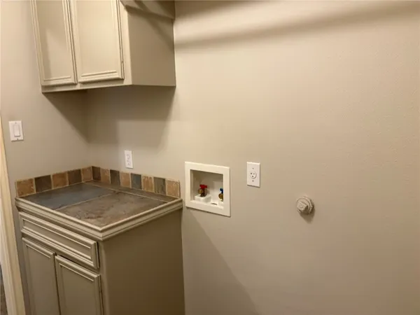 $2,800 | 15325 Dasmarinas Drive, Corpus Christi, TX 78418