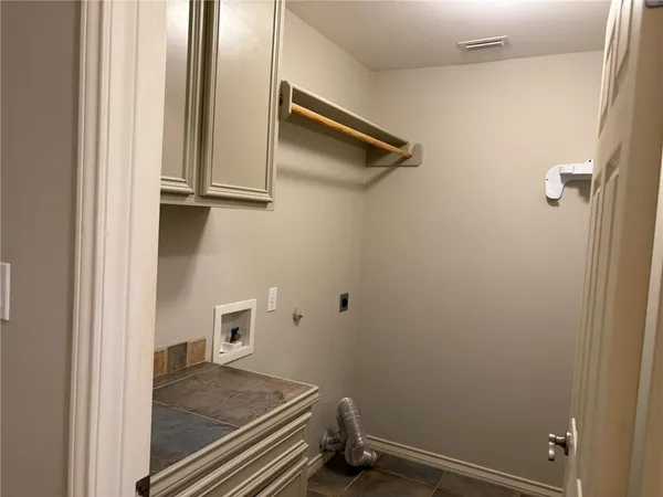 $2,800 | 15325 Dasmarinas Drive, Corpus Christi, TX 78418