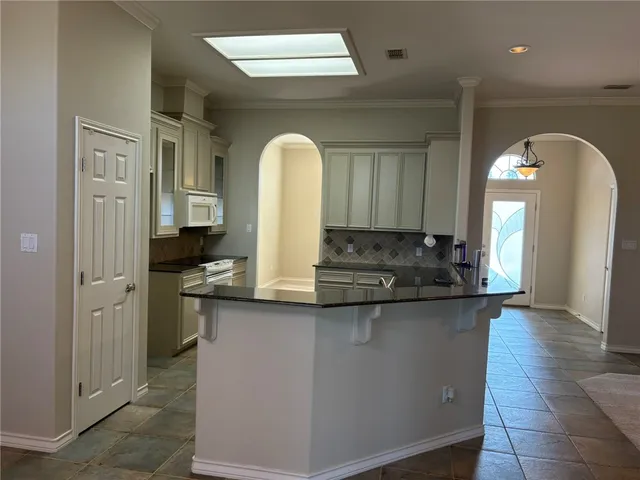 $2,800 | 15325 Dasmarinas Drive, Corpus Christi, TX 78418