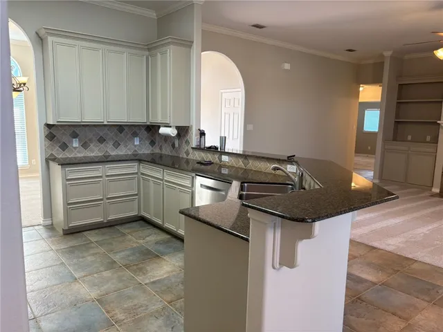 $2,800 | 15325 Dasmarinas Drive, Corpus Christi, TX 78418