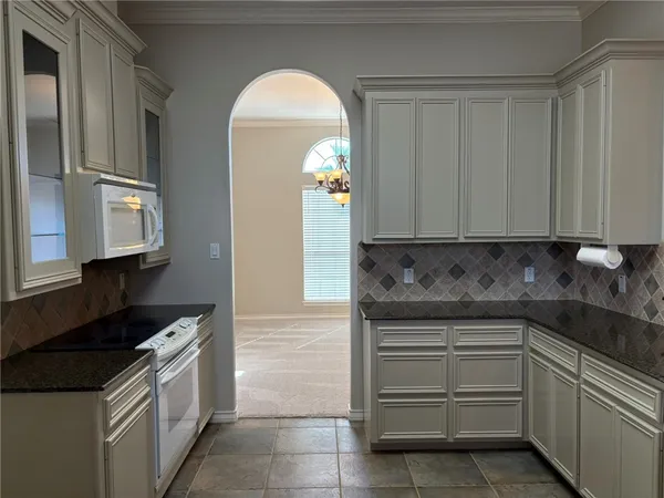 $2,800 | 15325 Dasmarinas Drive, Corpus Christi, TX 78418