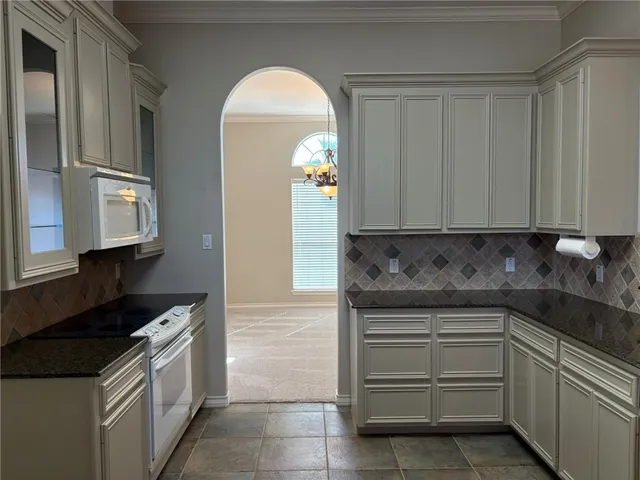 $2,800 | 15325 Dasmarinas Drive, Corpus Christi, TX 78418