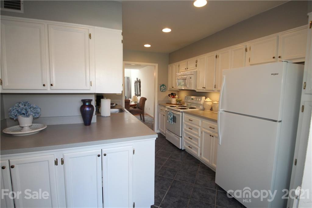 5809 Sharon Road, Unit A Charlotte, NC 28210 - Photo 4 of 28 Gallery Image 4