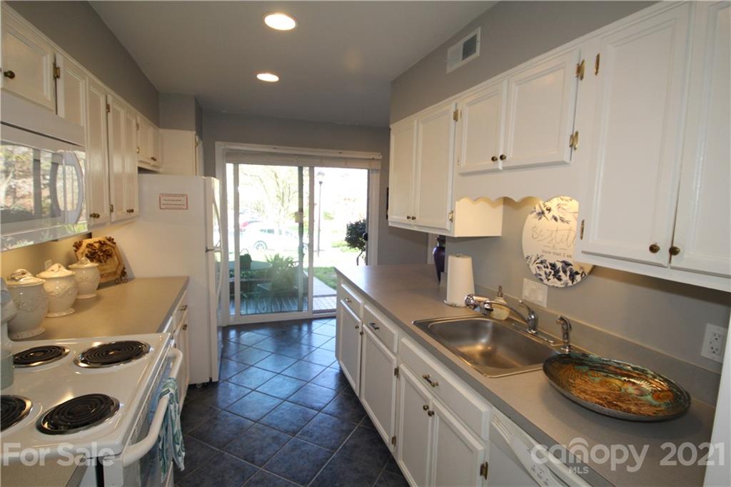 5809 Sharon Road, Unit A Charlotte, NC 28210 - Photo 5 of 28 Gallery Image 5