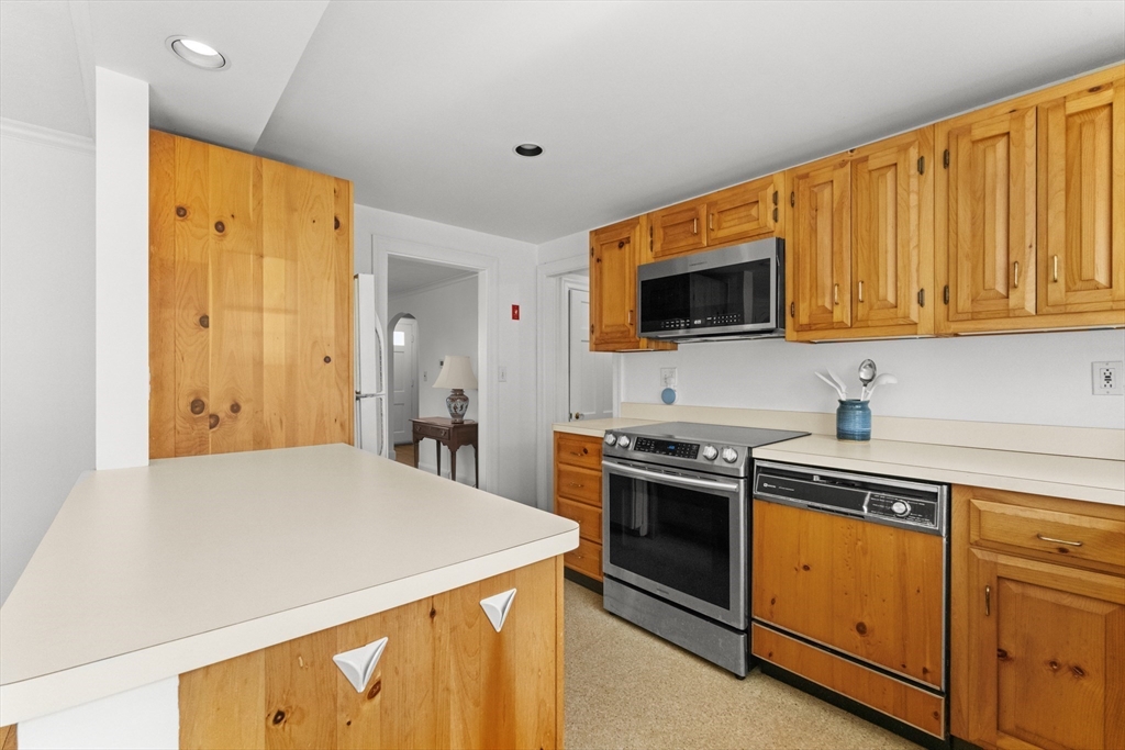 66 Upland Road Needham, MA 02492 - Photo 8 of 28