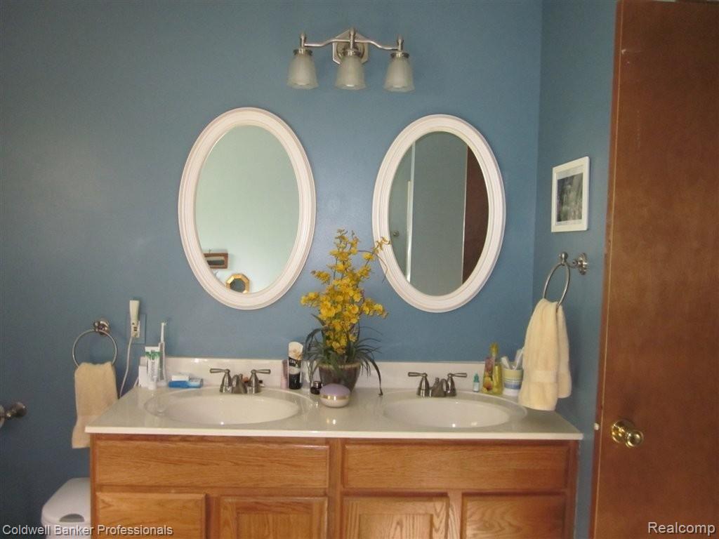 8335 Kier Road Clarkston, MI 48348 - Photo 16 of 42 Master Bath