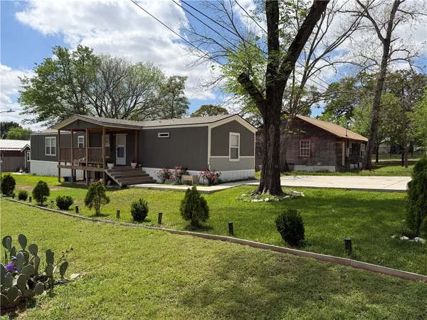 $190,000 | 304 East 1st Street, Hearne, TX 77859