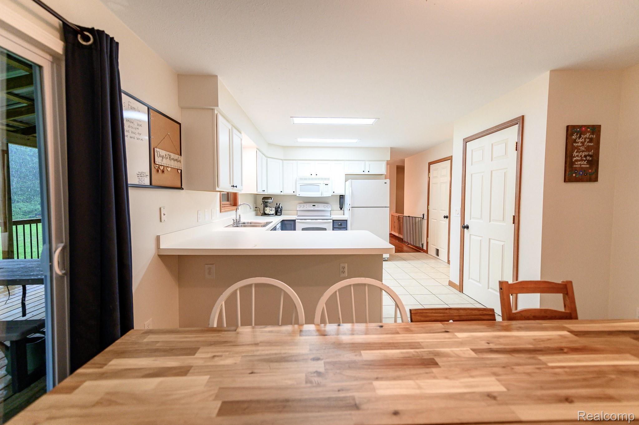10360 Oakhurst Road Holly, MI 48442 - Photo 34 of 38 KITCHEN
