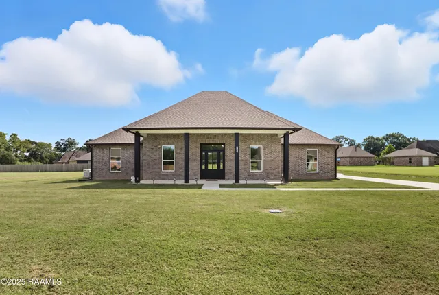 $450,000 | 296 Petite Rue De Landon, Opelousas, LA 70570