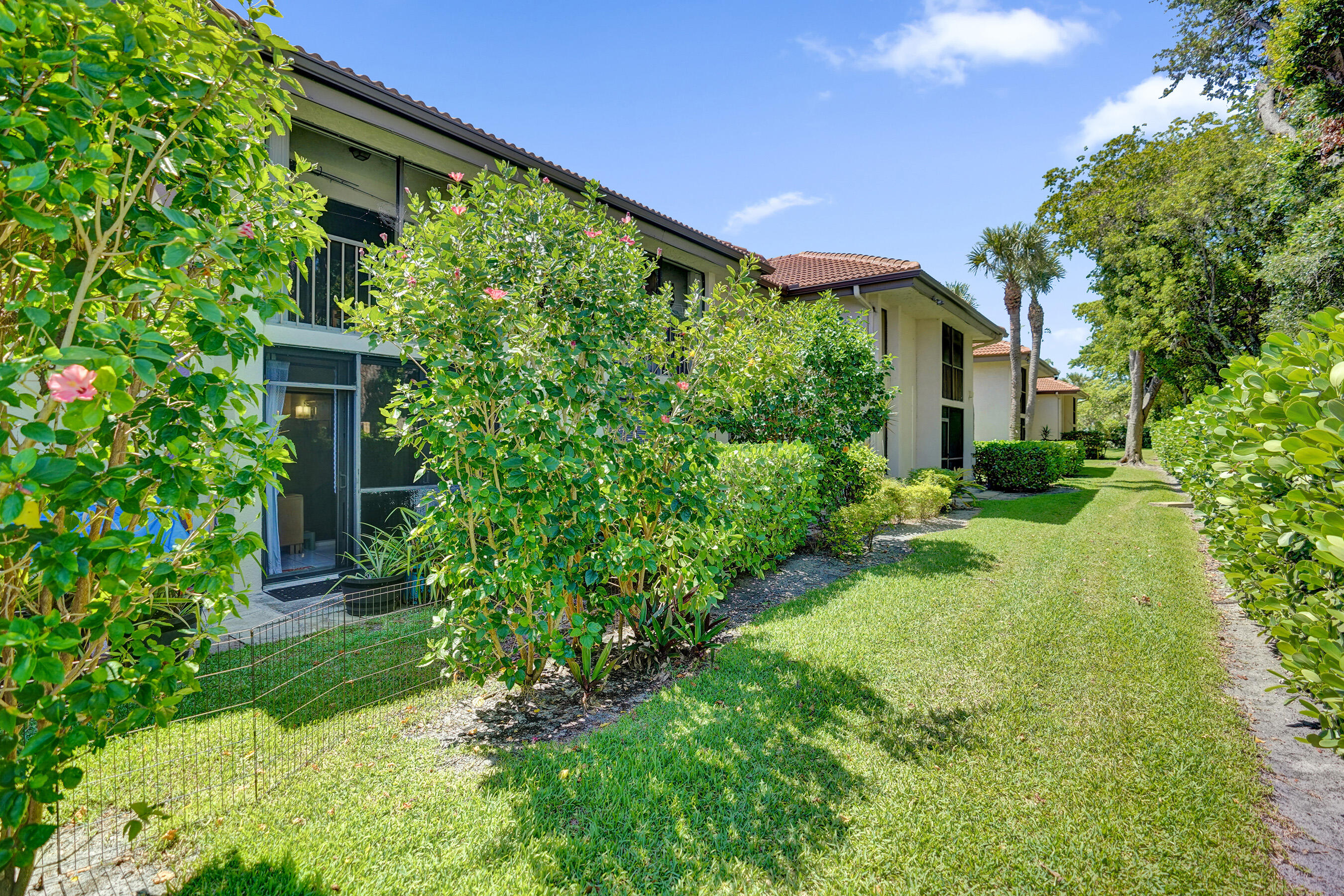 5201 West Club Circle, Unit 103 Boca Raton, FL 33487 - Photo 29 of 40 Backyard area