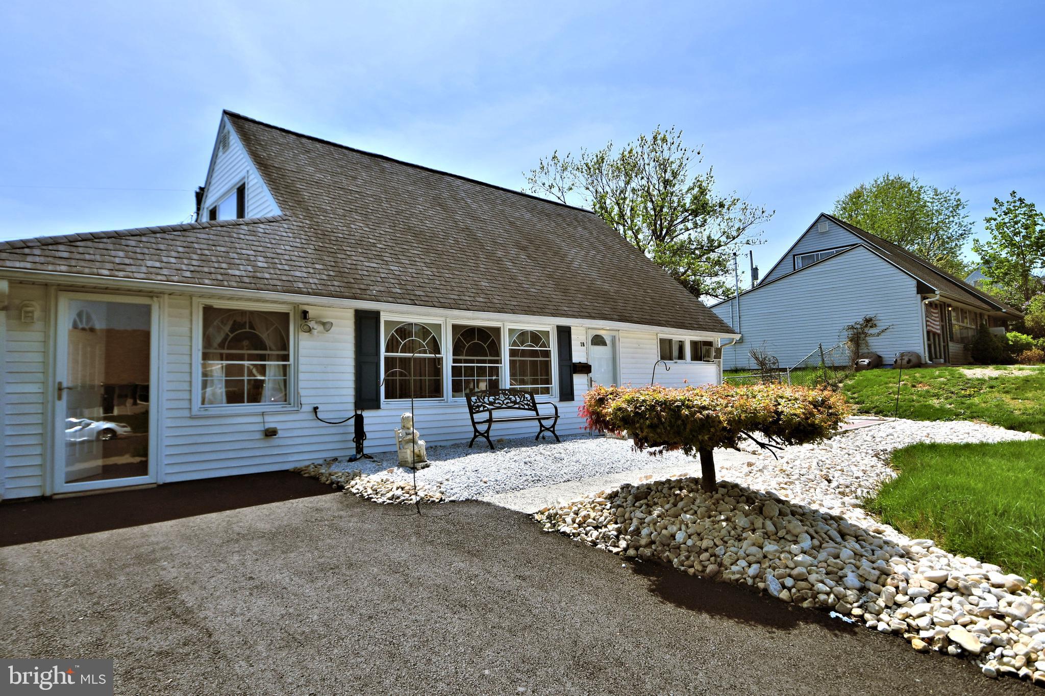 28 Calicobush Road Levittown, PA 19057 - Photo 1 of 37 Gallery Image 1