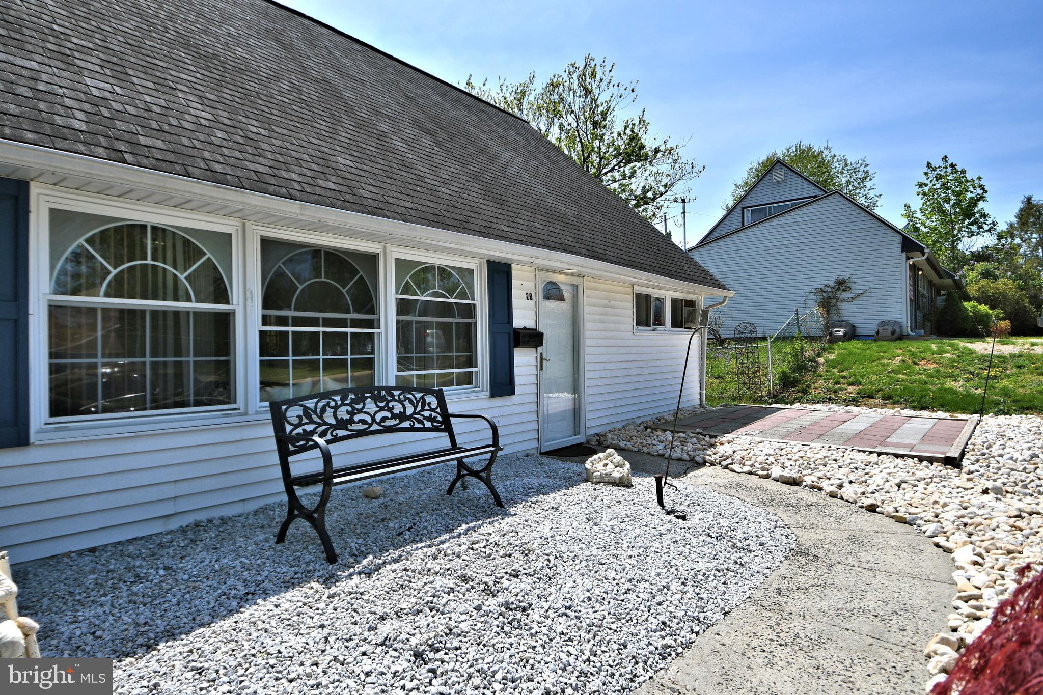 28 Calicobush Road Levittown, PA 19057 - Photo 2 of 37 Gallery Image 2