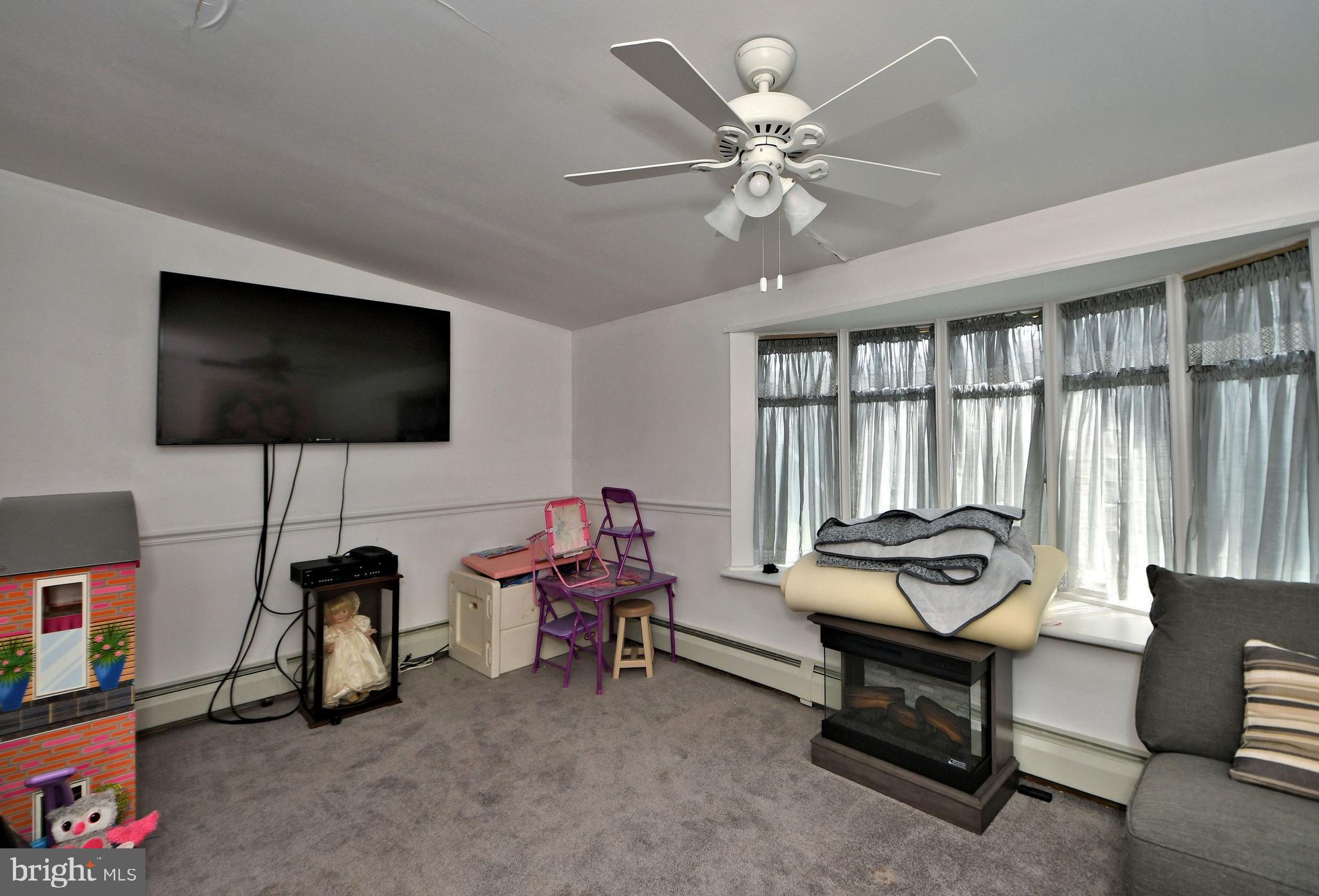 28 Calicobush Road Levittown, PA 19057 - Photo 18 of 37 Gallery Image 18