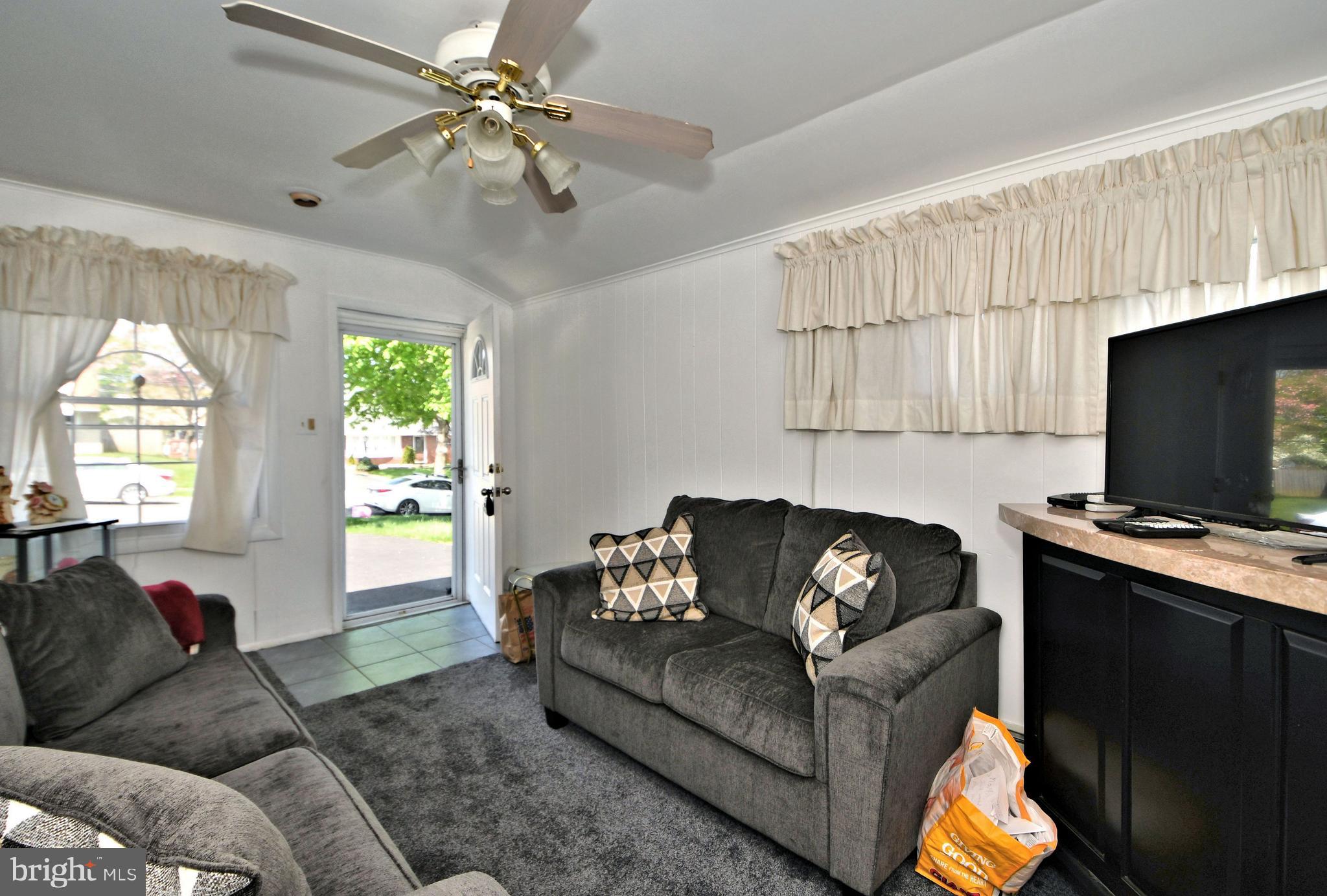 28 Calicobush Road Levittown, PA 19057 - Photo 22 of 37 Gallery Image 22